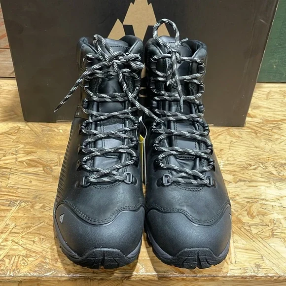 Brand new in box Vasque St. Elias Gore-Tex waterproof boot with Vibram sole. - Picture 4 of 7